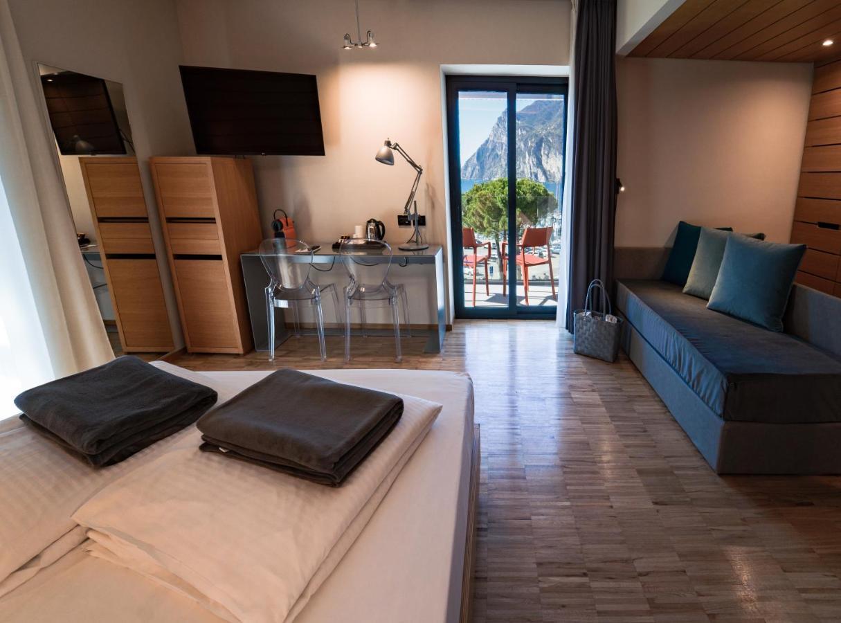 Lake Front Hotel Mirage Riva del Garda Bagian luar foto